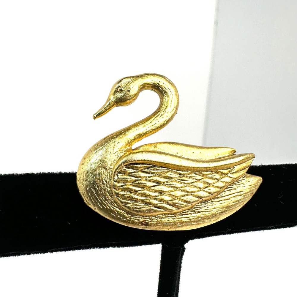 Y2K Vintage Multilana/AIC Textured 24k overlay Gold Swan Brooch‎ Collectible Art